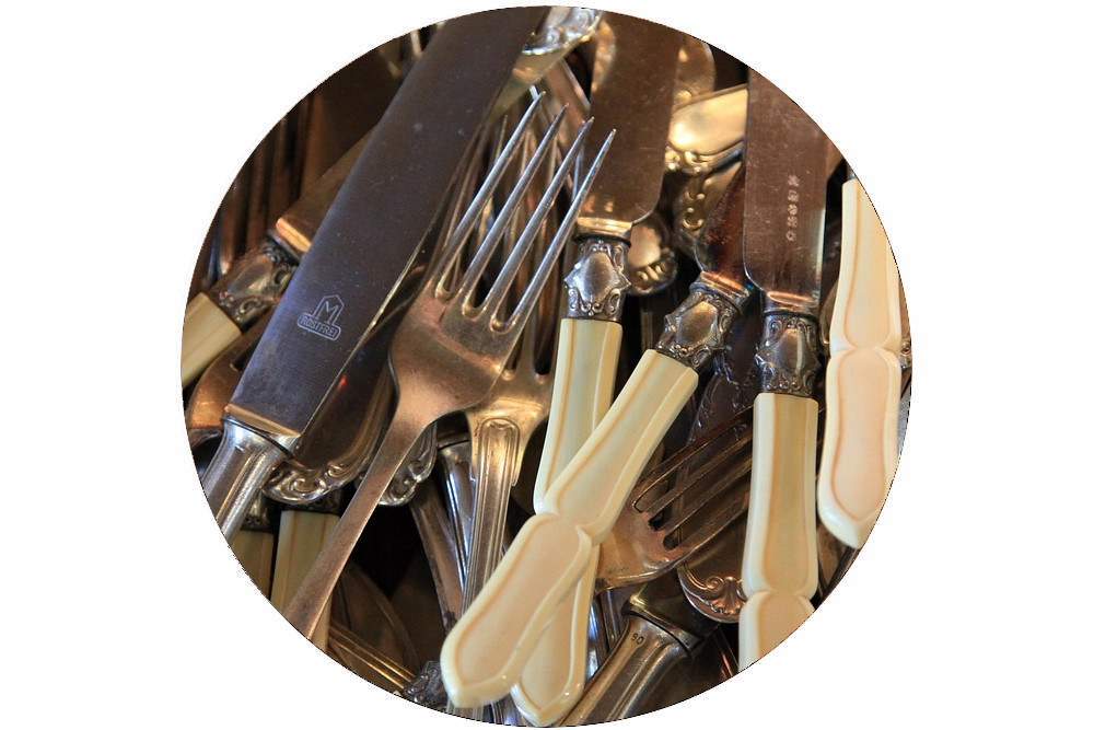 Tolles altes Besteck aus verschiedenen Epochen