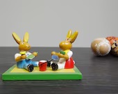 Erzgebirge Osterhasen Kinder beim spielen - Vintage Oster Deko