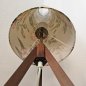 Preview: Große Vintage Tripod-Stehlampe aus Teakholz mit floralem Tütenschirm – 1950er/60er Jahre