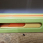 Preview: 5er-Set Schönbuch Kleiderbügel „Quadro“, 1970er – Kunststoff, Grün/Orange/Creme, mit Gürtel- & Krawatten-Slots