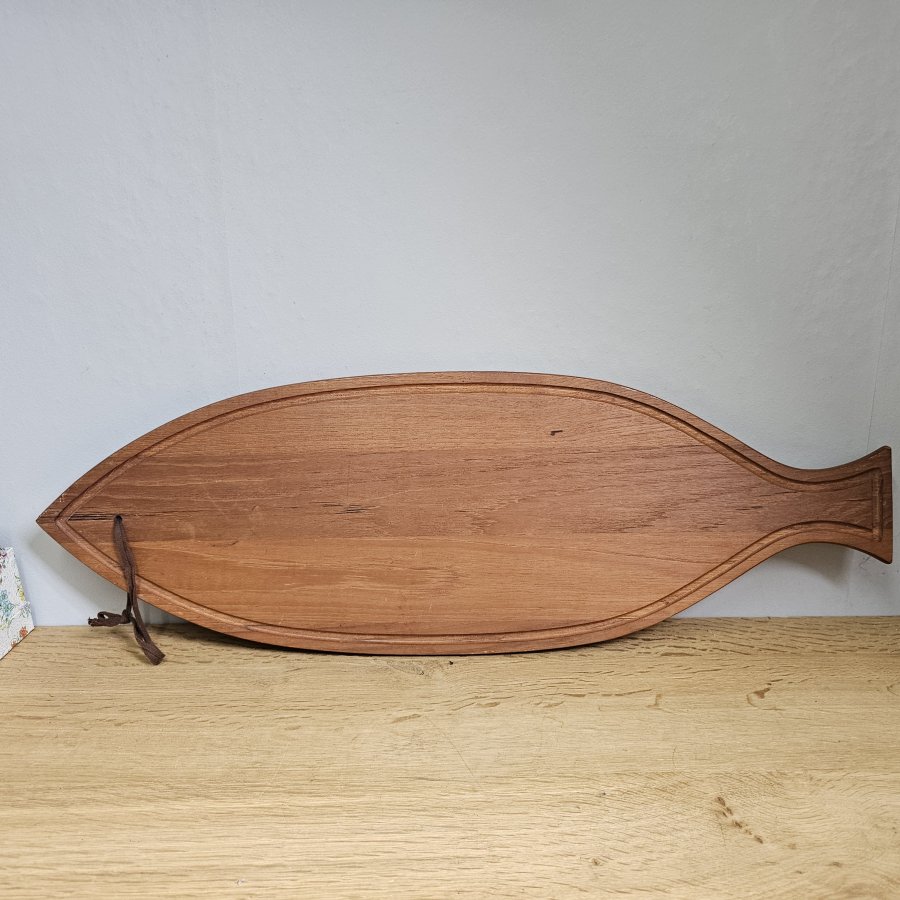 Großes Fisch-Serviertablett aus Teakholz – 70 cm – Scandinavian Modern / maritime Wanddeko