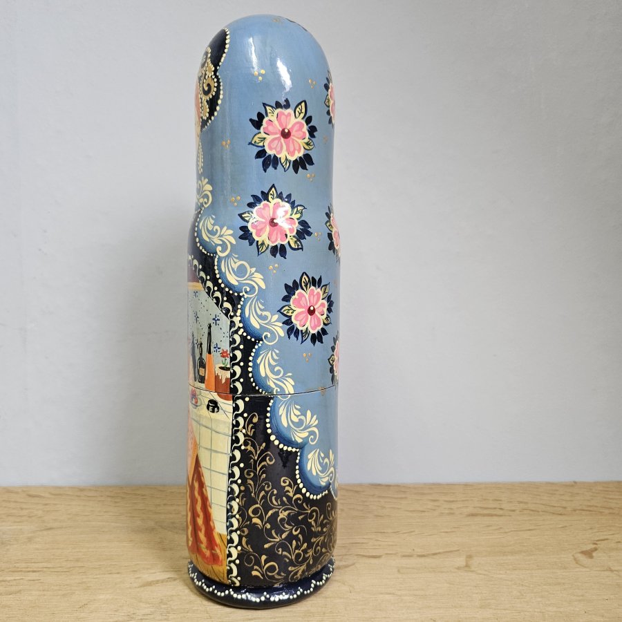 Russian hand-painted bottle matryoshka / bottle holder – 32 cm – folkloric everyday scene – signed