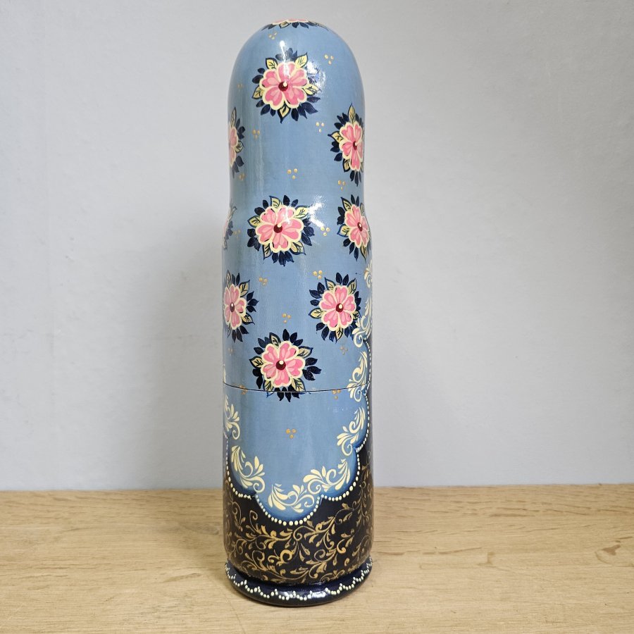 Russian hand-painted bottle matryoshka / bottle holder – 32 cm – folkloric everyday scene – signed