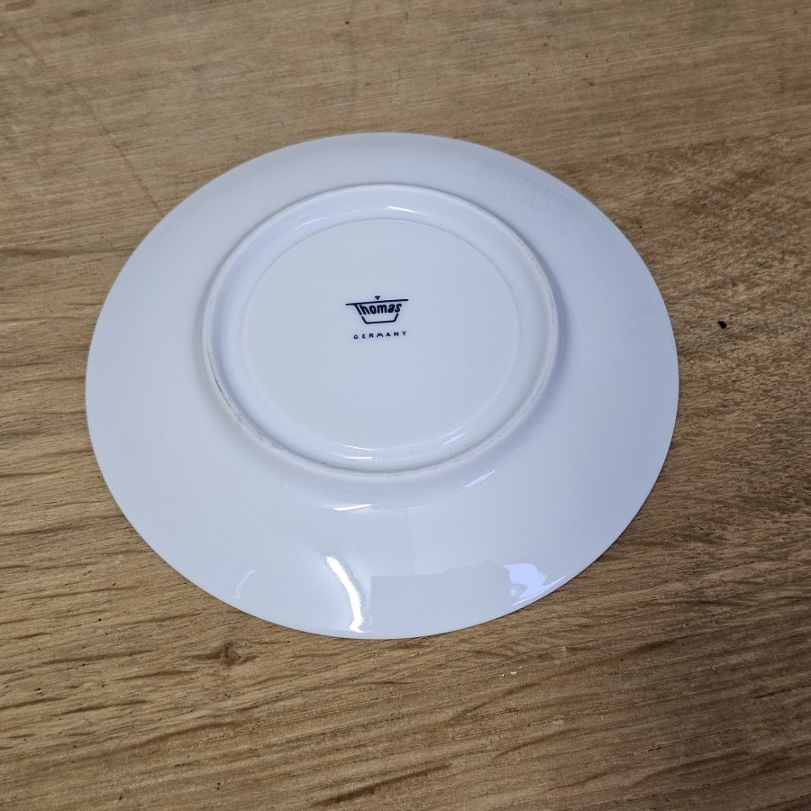 Thomas Medaillon Onyx Espresso Cup and Saucer – Hans Theo Baumann