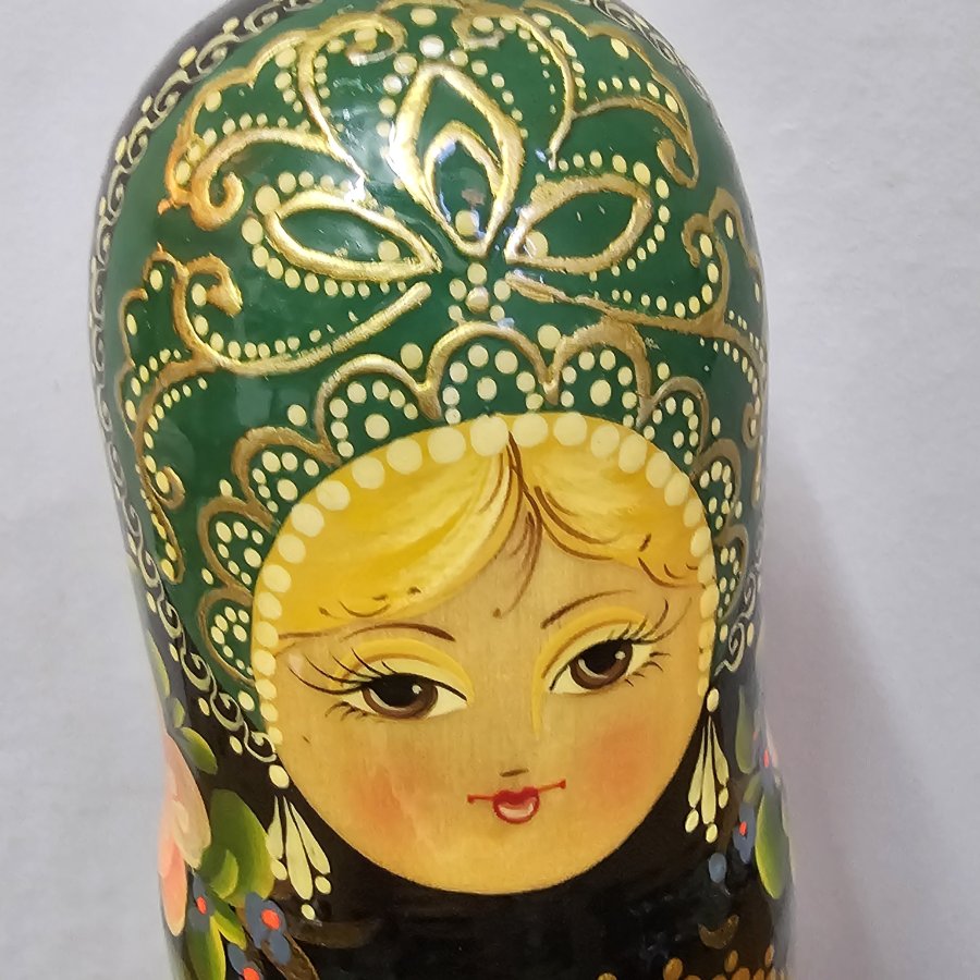 Russische Flaschen-Matroschka / Flaschenbehälter handbemalt – 32 cm – gesellige Alltagsszene– signiert
