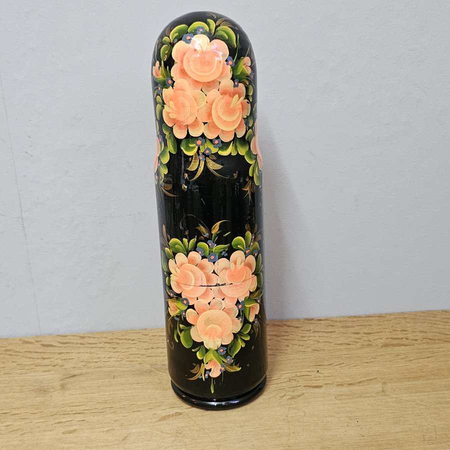 Russische Flaschen-Matroschka / Flaschenbehälter handbemalt – 32 cm – gesellige Alltagsszene– signiert
