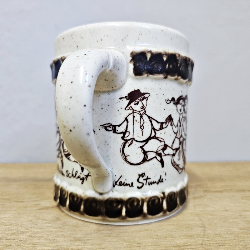 Rosenthal Brotzeit Bierkrug – Björn Wiinblad, „Dem Glücklichen schlägt keine Stunde“, 1970er
