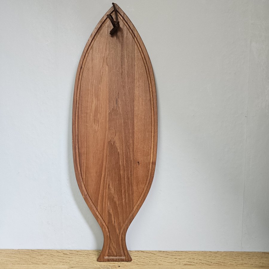 Großes Fisch-Serviertablett aus Teakholz – 70 cm – Scandinavian Modern / maritime Wanddeko