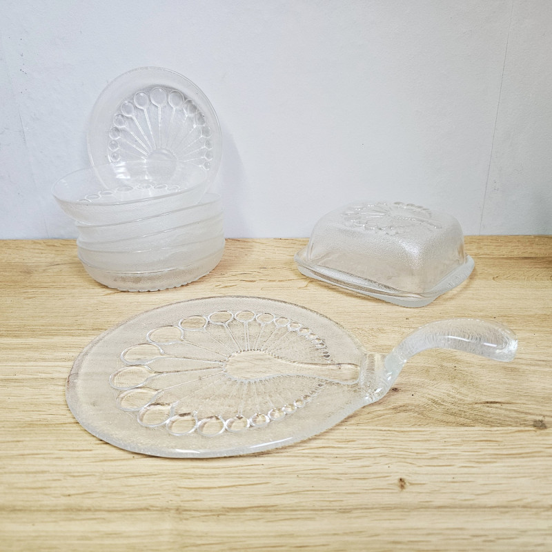 Pressglas-Set 70er | Pfau-Dekor | Butterdose, Servierplatte & 6 Schälchen | Süßmuth zugeschrieben