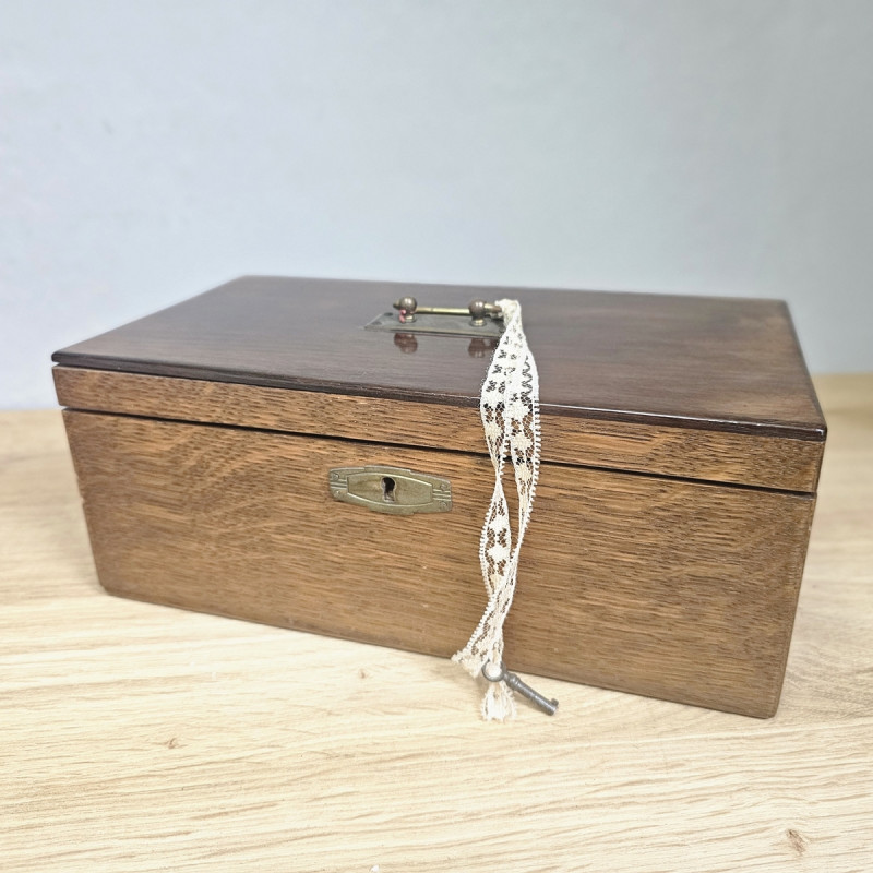 Antike Eichen-Schatulle um 1920 mit Schlüssel
