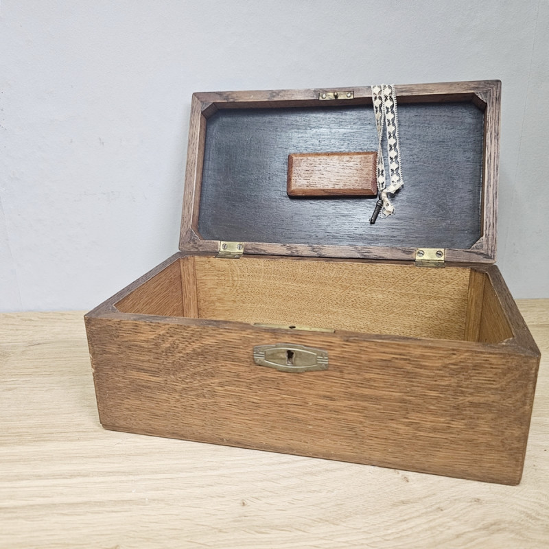 Antike Eichen-Schatulle um 1920 mit Schlüssel