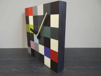 Design Wanduhr von Remember Design , Quadrate Dekor aus den 80er Jahren