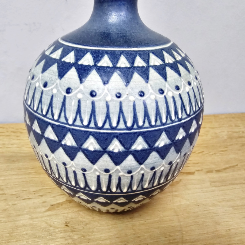 Handbemalte Studio Keramikvase – blau-weiß,  ca. 17 cm