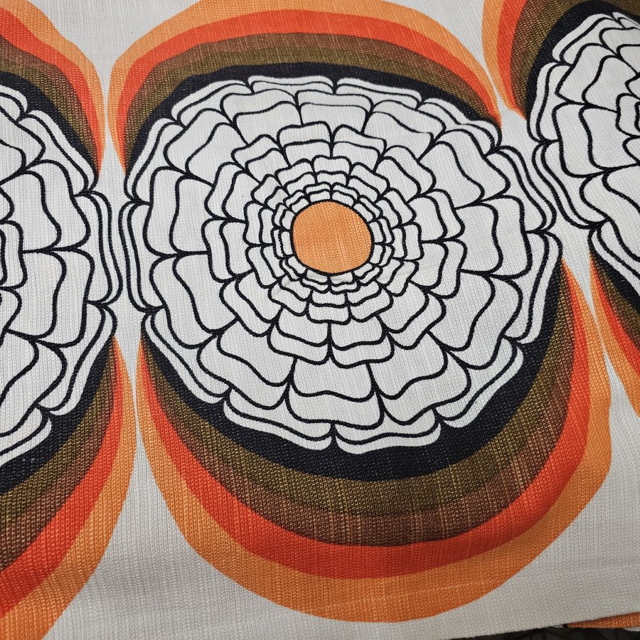 2 große Vintage Gardinenschals 70er Jahre – Flower Power Vorhänge mit großem Blumenmuster – Dekoplus