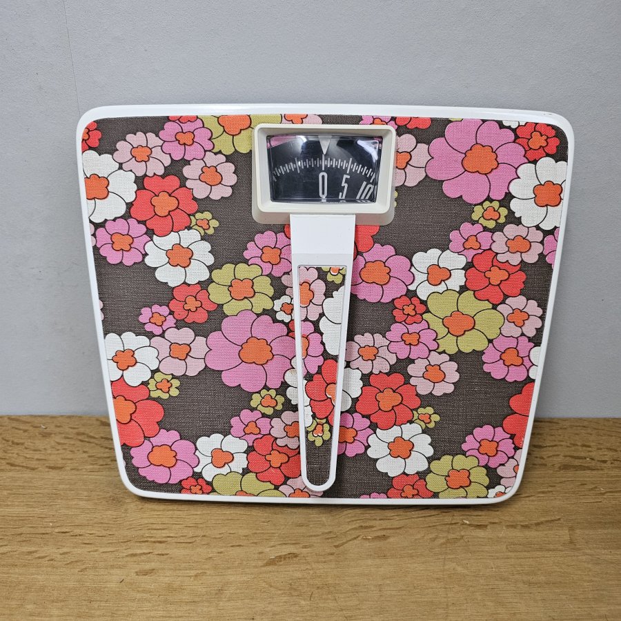 Vintage 1970s Bathroom Scale – Flower Power Floral Design with Carrying Handle