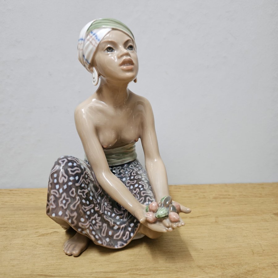 Dahl Jensen / DJ Copenhagen Porzellanfigur – Obstverkäuferin aus Bali – Form 1238 – 1. Wahl – makellos