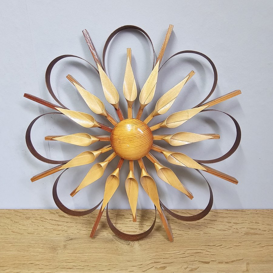 Große DDR Spanblume / Spanstern • Erzgebirge Spanschmuck • Wanddeko aus Holzspan (1960er)