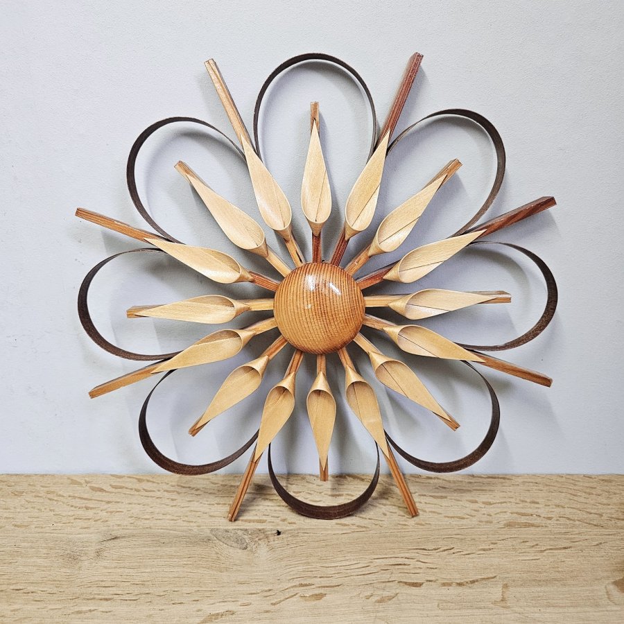 Große DDR Spanblume / Spanstern • Erzgebirge Spanschmuck • Wanddeko aus Holzspan (1960er)