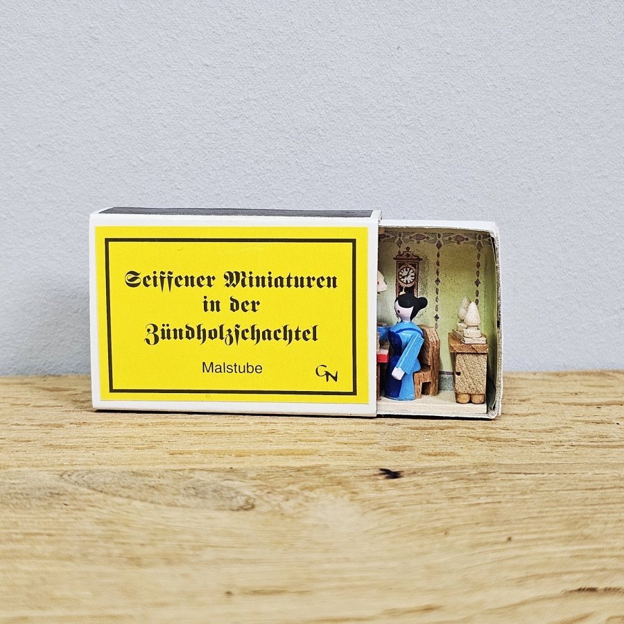 Seiffener Miniaturen in der Zündholzschachtel – Motiv „Malstube“, Erzgebirge Neuber