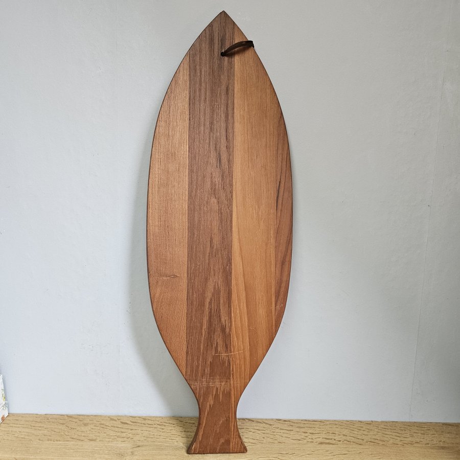 Großes Fisch-Serviertablett aus Teakholz – 70 cm – Scandinavian Modern / maritime Wanddeko