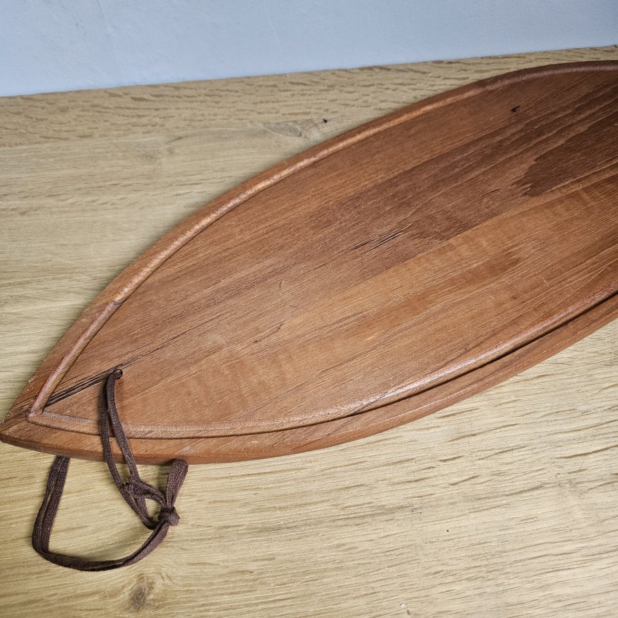 Großes Fisch-Serviertablett aus Teakholz – 70 cm – Scandinavian Modern / maritime Wanddeko