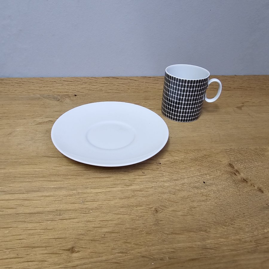 Thomas Medaillon Onyx Espresso Cup and Saucer – Hans Theo Baumann