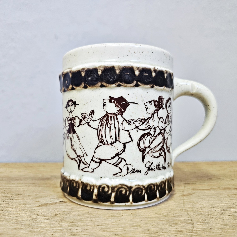 Rosenthal Brotzeit Bierkrug – Björn Wiinblad, „Dem Glücklichen schlägt keine Stunde“, 1970er