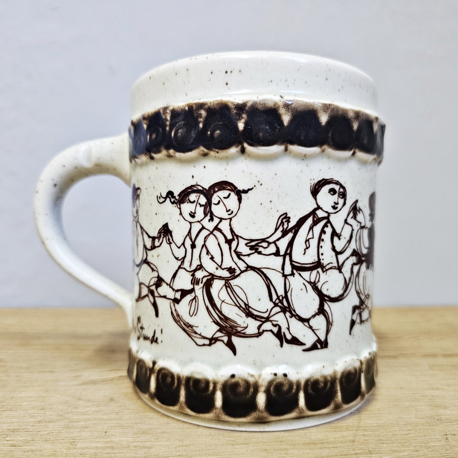 Rosenthal Brotzeit Bierkrug – Björn Wiinblad, „Dem Glücklichen schlägt keine Stunde“, 1970er