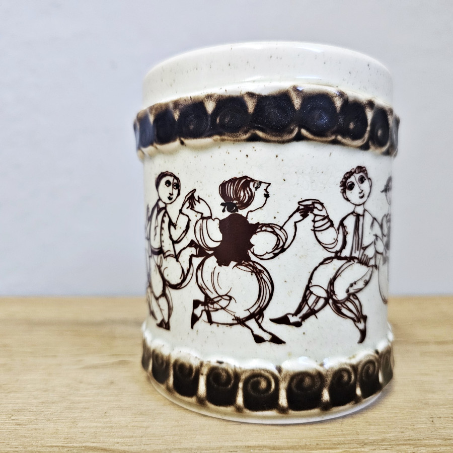 Rosenthal Brotzeit Bierkrug – Björn Wiinblad, „Dem Glücklichen schlägt keine Stunde“, 1970er
