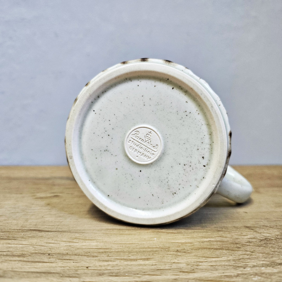 Rosenthal Brotzeit Bierkrug – Björn Wiinblad, „Dem Glücklichen schlägt keine Stunde“, 1970er