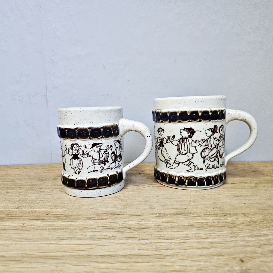Rosenthal Brotzeit Bierkrug – Björn Wiinblad, „Dem Glücklichen schlägt keine Stunde“, 1970er