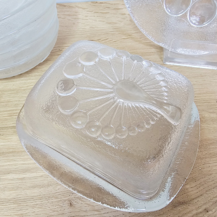 Pressglas-Set 70er | Pfau-Dekor | Butterdose, Servierplatte & 6 Schälchen | Süßmuth zugeschrieben