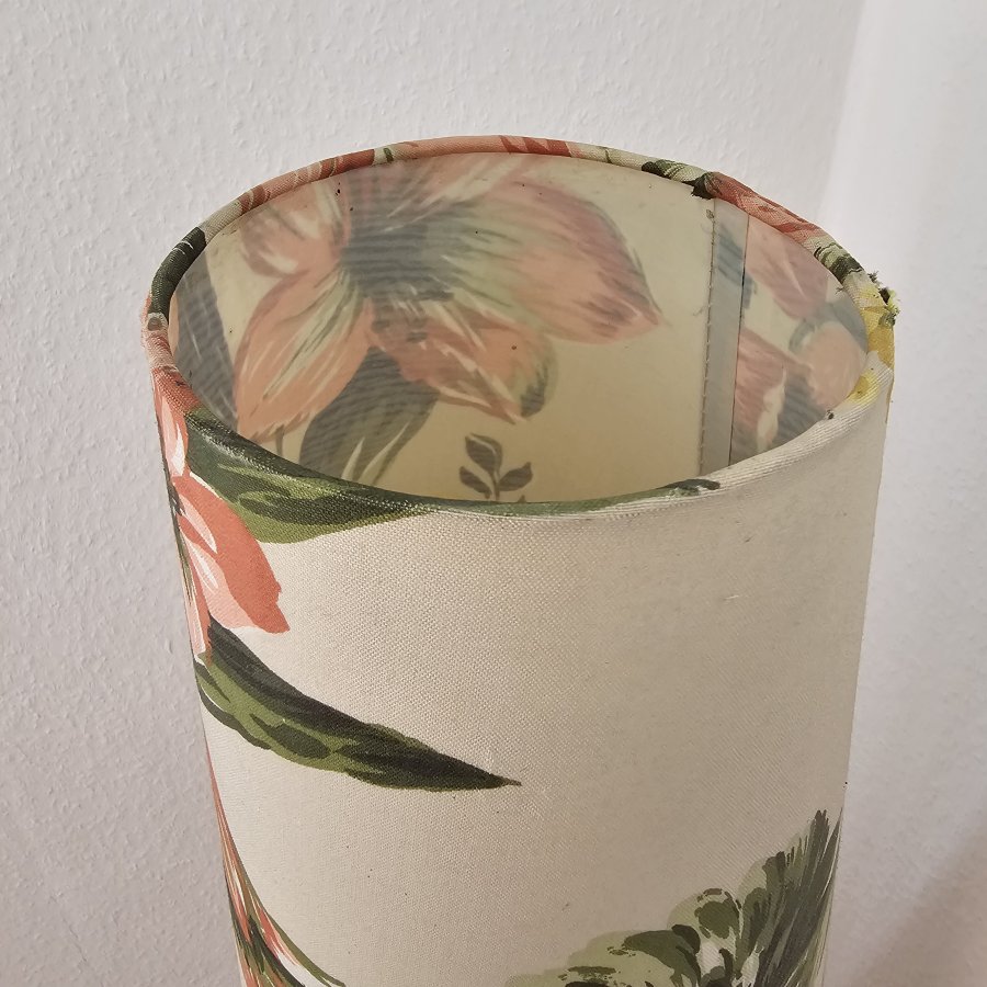 Große Vintage Tripod-Stehlampe aus Teakholz mit floralem Tütenschirm – 1950er/60er Jahre