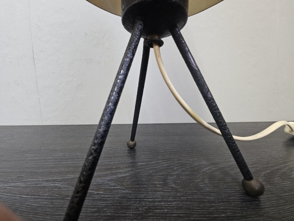 Midcentury Tripot Tischleuchte aus den 50er-60er Jahren mit Metallschirm