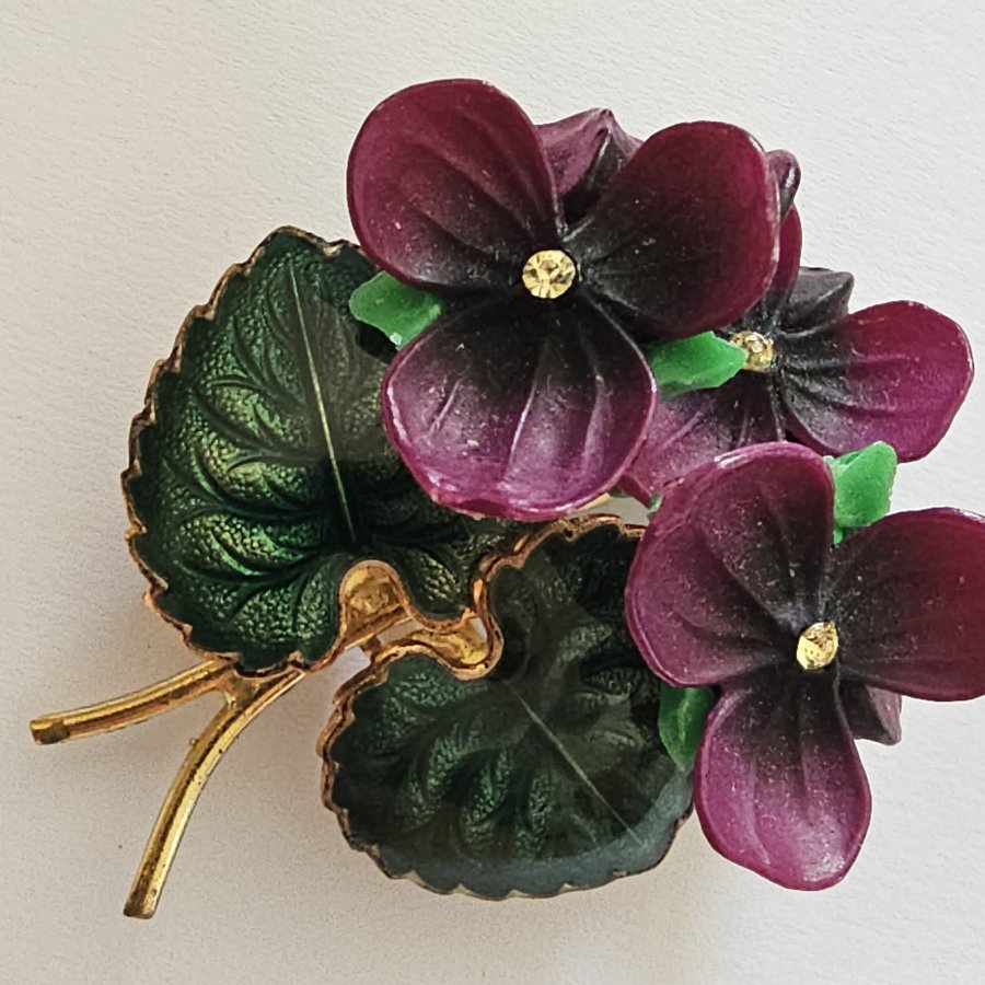 Vintage Veilchen Brosche 50er / 60er Jahre – floraler Modeschmuck mit Strass