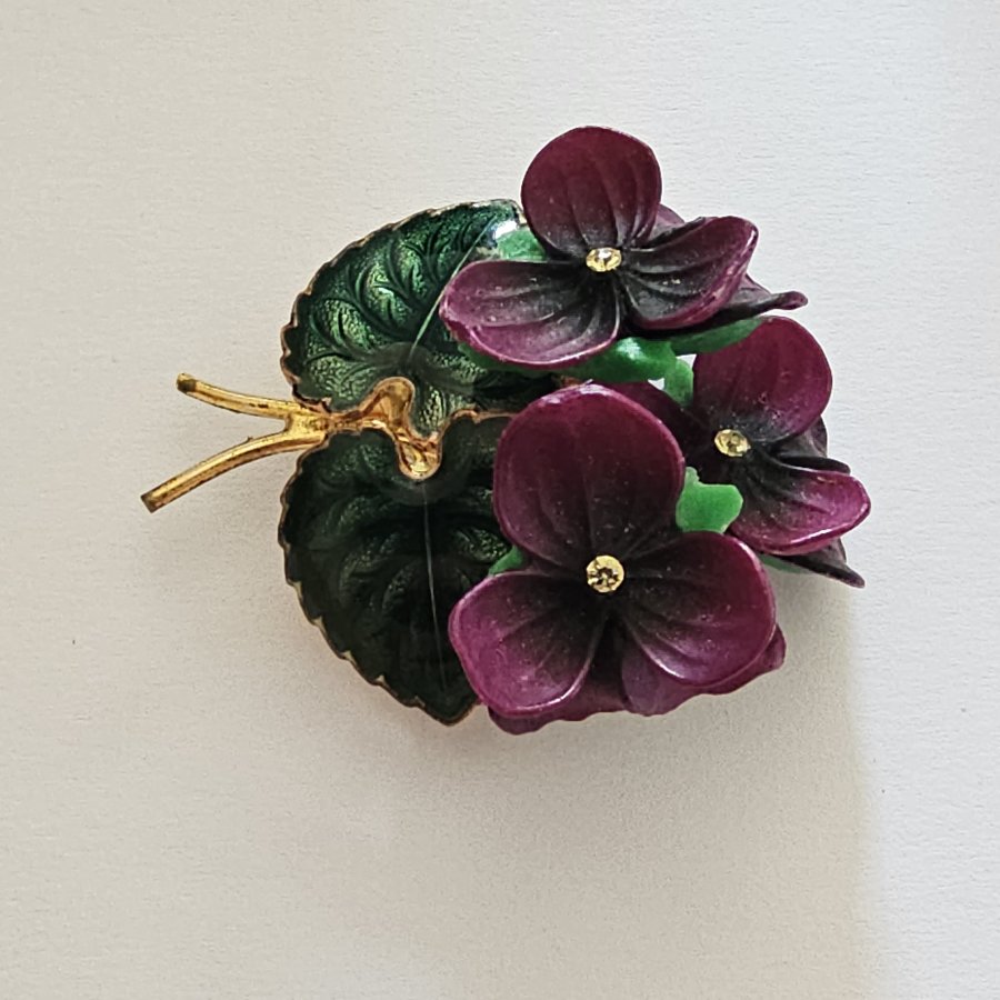 Vintage Veilchen Brosche 50er / 60er Jahre – floraler Modeschmuck mit Strass