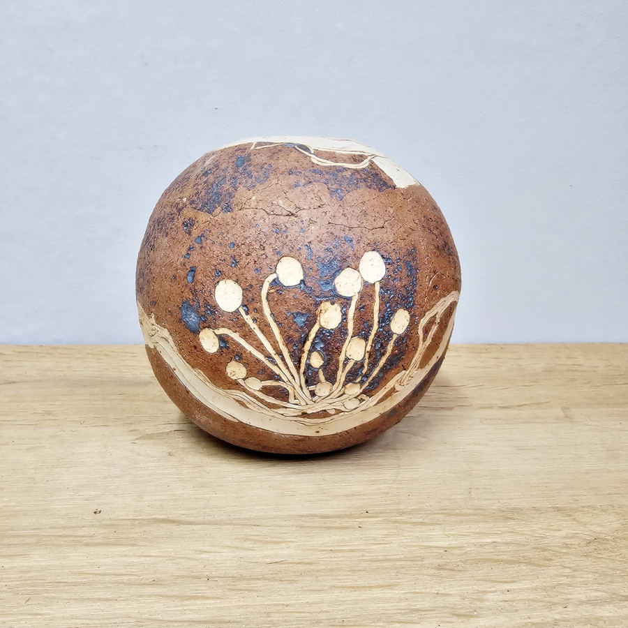 Studio-Keramik Kugelvase von Tove/Jørgen Hørberg, Bornholm, ca. 13 cm. Handgefertigt, 1960er/70er