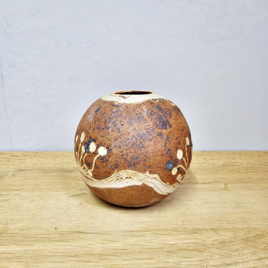 Studio-Keramik Kugelvase von Tove/Jørgen Hørberg, Bornholm, ca. 13 cm. Handgefertigt, 1960er/70er