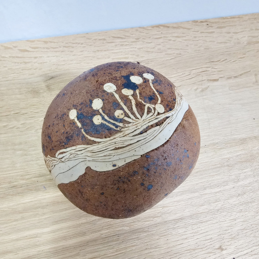 Studio-Keramik Kugelvase von Tove/Jørgen Hørberg, Bornholm, ca. 13 cm. Handgefertigt, 1960er/70er
