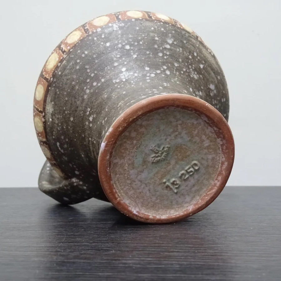 EFL  Vase