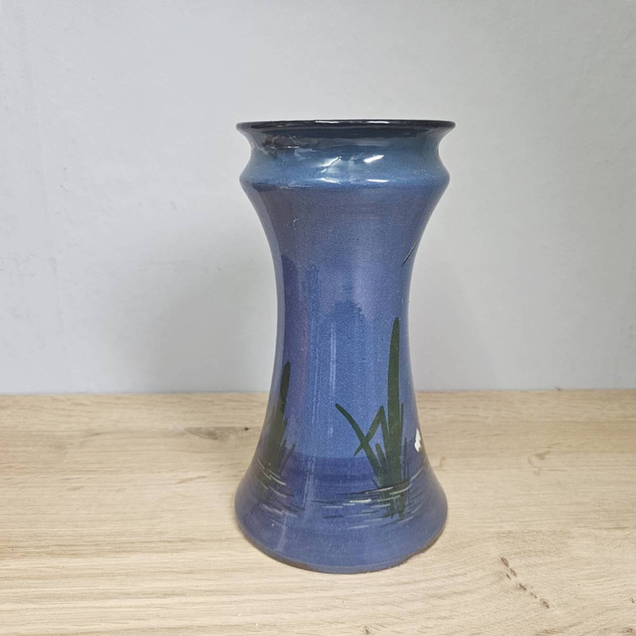 Englische Jugendstil-Vase mit Eisvogelmotiv