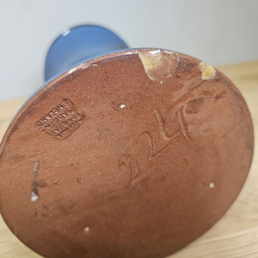 Englische Jugendstil-Vase mit Eisvogelmotiv