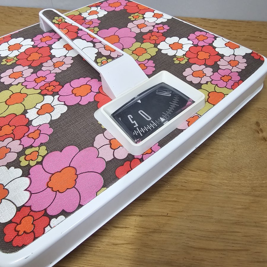 Vintage 1970s Bathroom Scale – Flower Power Floral Design with Carrying Handle
