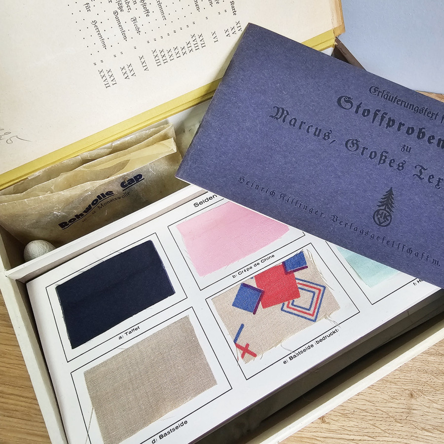 Großes Textil-Handbuch, Benno Marcus, 2 Bände mit Stoffproben, 2. Auflage um 1928