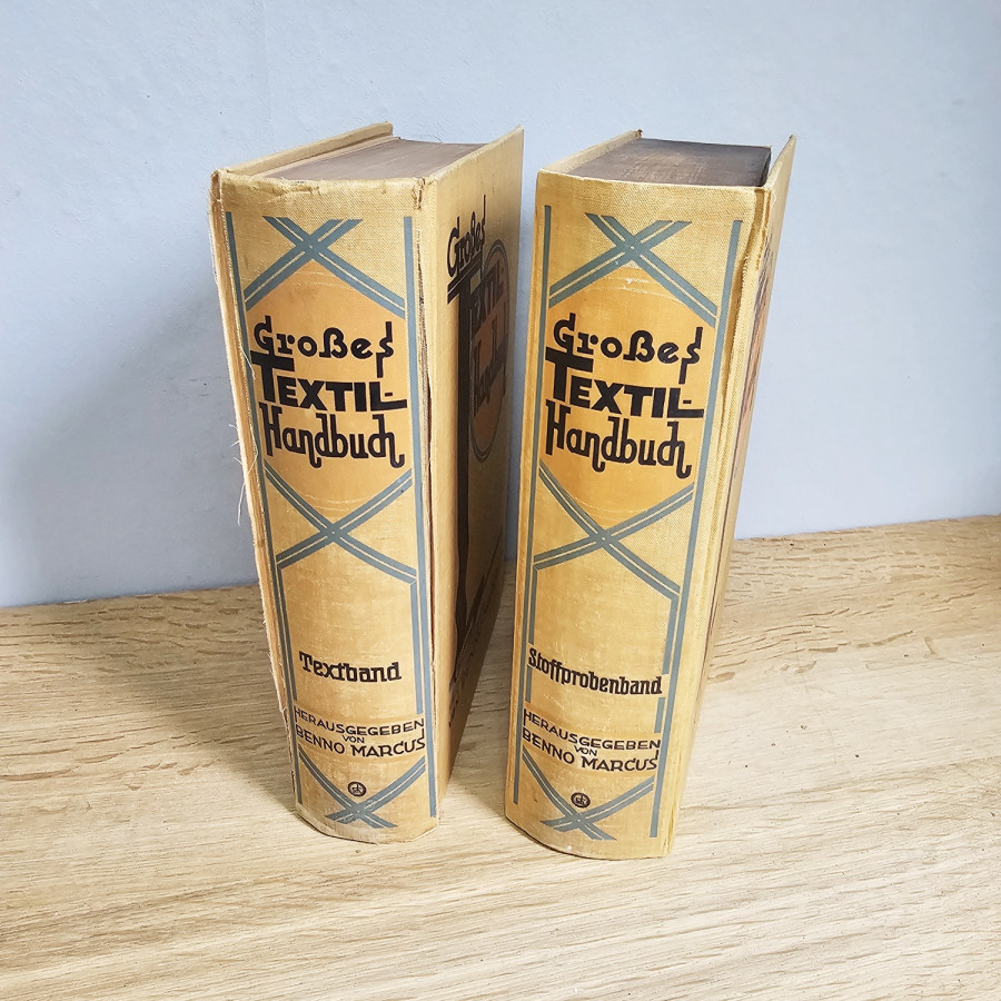 Großes Textil-Handbuch, Benno Marcus, 2 Bände mit Stoffproben, 2. Auflage um 1928