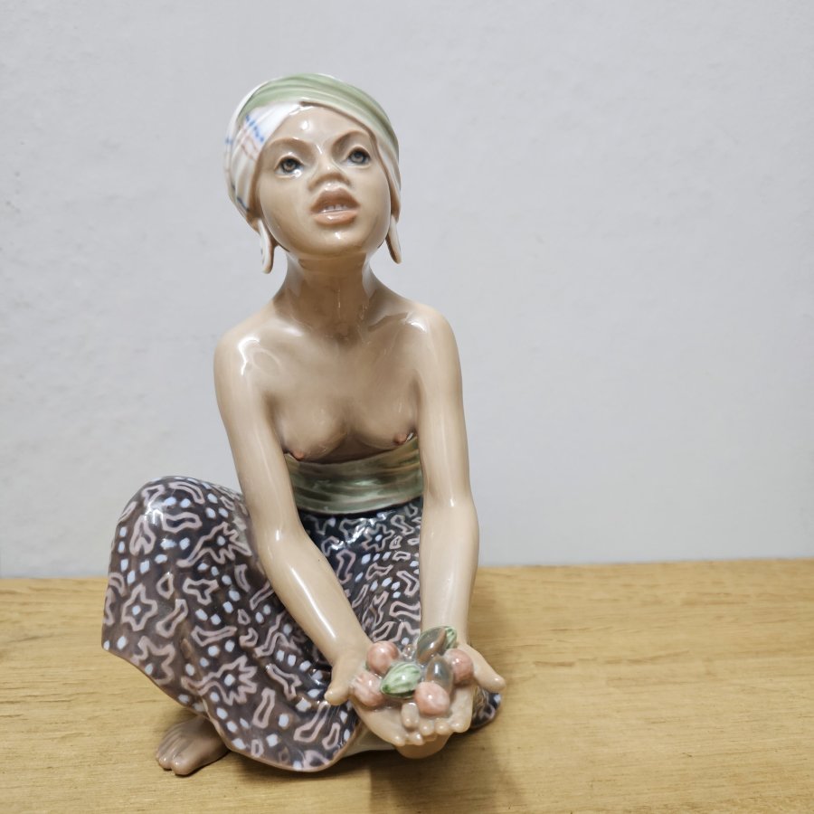 Dahl Jensen / DJ Copenhagen Porzellanfigur – Obstverkäuferin aus Bali – Form 1238 – 1. Wahl – makellos