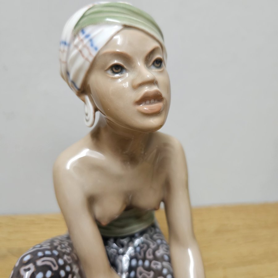 Dahl Jensen / DJ Copenhagen Porzellanfigur – Obstverkäuferin aus Bali – Form 1238 – 1. Wahl – makellos