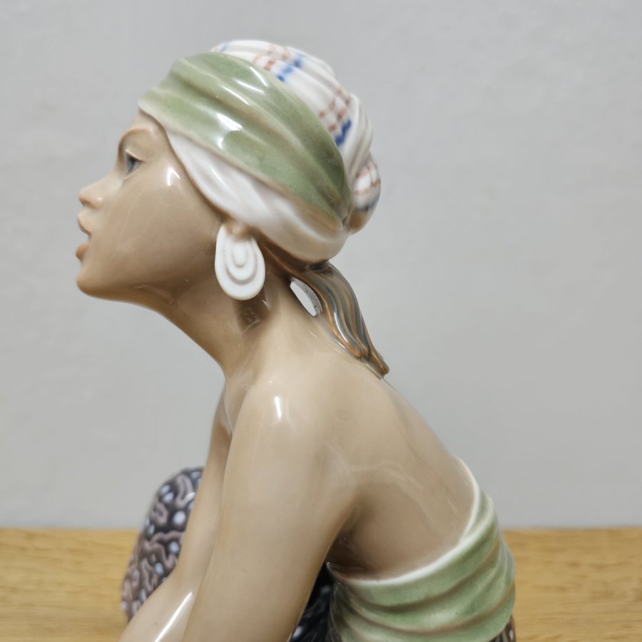 Dahl Jensen / DJ Copenhagen Porzellanfigur – Obstverkäuferin aus Bali – Form 1238 – 1. Wahl – makellos