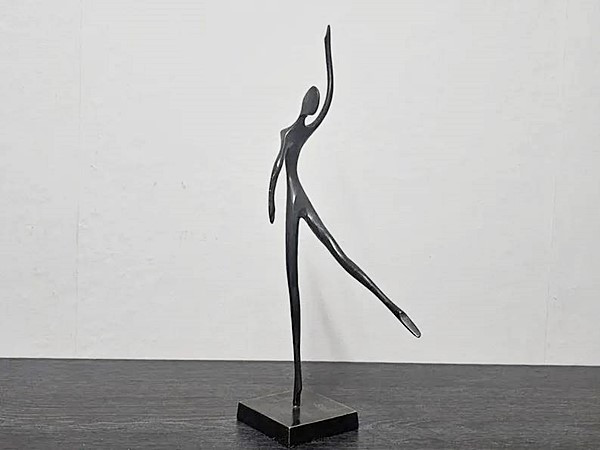 Bodrul Khalique Ballerina