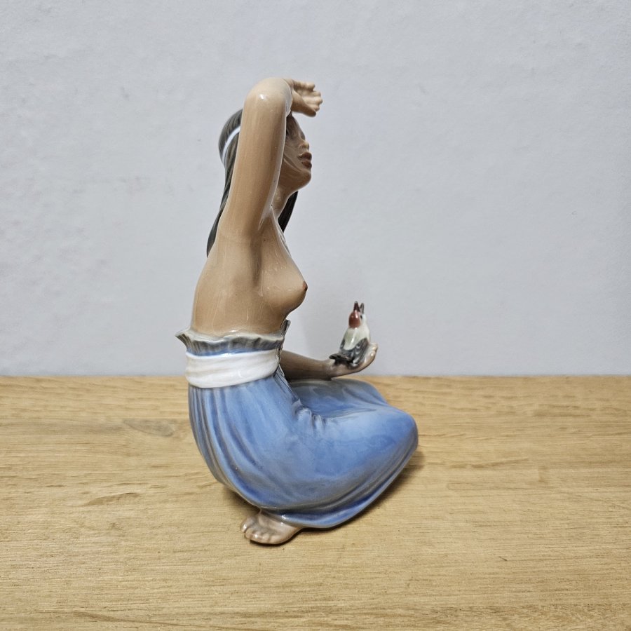 Dahl Jensen Porzellanfigur – Hawaiimädchen mit Vogel – Form 1268 – 1. Wahl